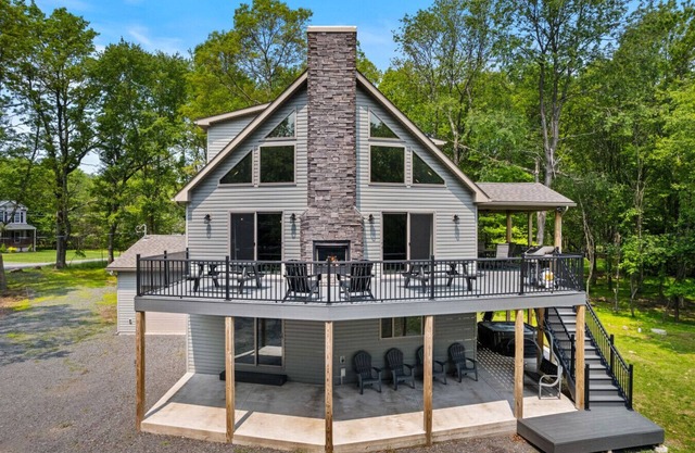 Hot Tub, Large 6 Bed, Game Room, Shuffleboard