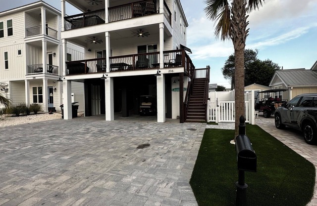 Hot tub, Perfect For Families, Close To Pier Park, Brand New Home