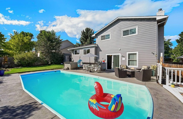 Hot Tub + Pool! Red Rocks Retreat!