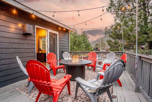 Hot Tub - Pool Table - Deck with Pilot Butte Views