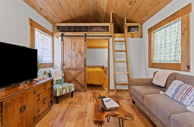 Hot Tub - Sit and Stay Cabin in Red River Gorge KY