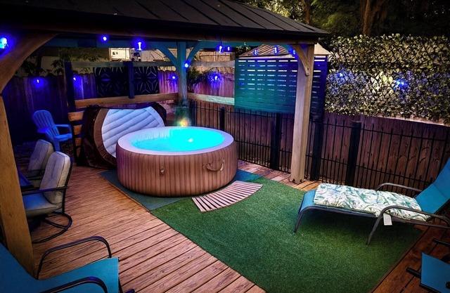 Hot Tub! The Glow Hill - Ark 30 min - Horse Prk 13 min - Rupp - 20 min