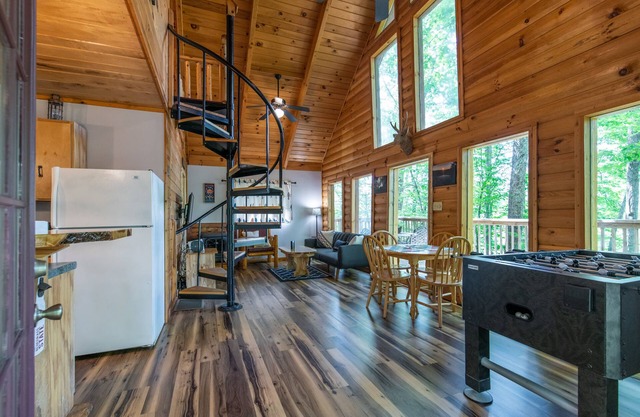 Hot Tub & WiFi - Gorgeous View Cabin - Large Family Cabin in Red River Gorge, Kentucky!