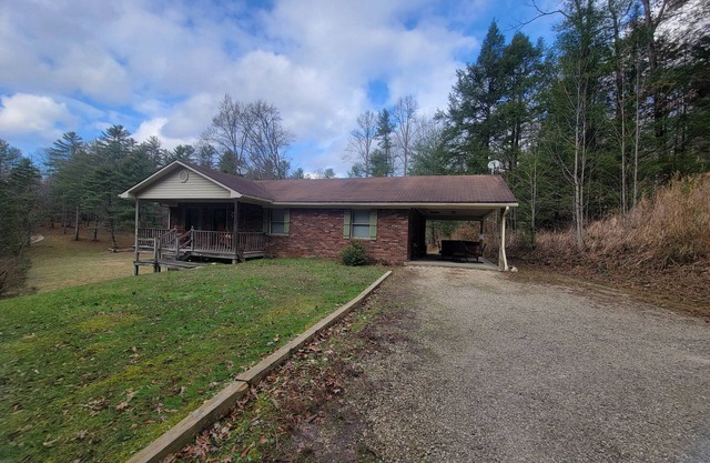 Hot Tub, WiFi, Satellite - Family Home - Carrie's Cottage - Red River Gorge, Kentucky!