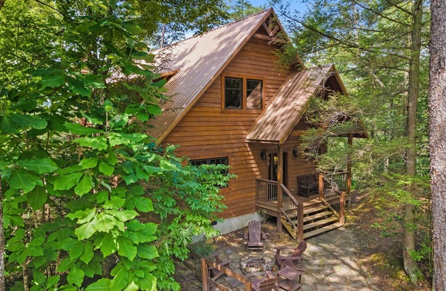 Hot Tub & WiFi - Sky Pointe - LUX cabin w/views in Red River Gorge, Kentucky!