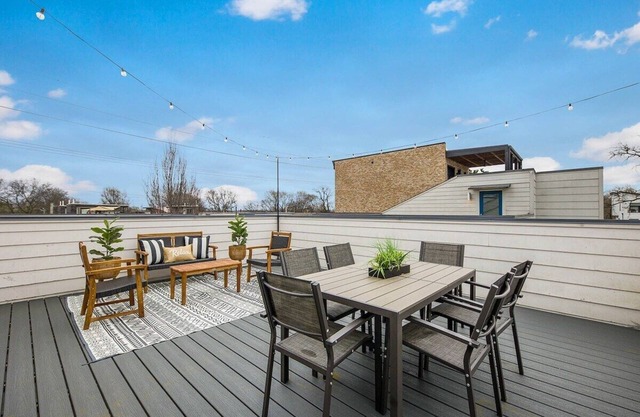 Hot Tubs + Rooftops | Sleeps 20 Near Broadway