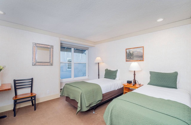 Hotel Room With Two Twin Beds at the Mountainside Inn