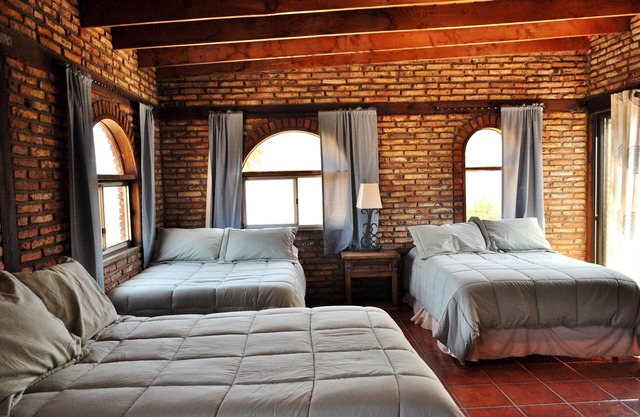 Hotel that accommodates 6 people