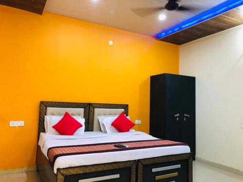 HOTEL TIP TOP - LPU Law Gate - Family, Students, Couples