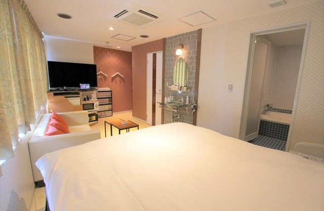 Hotel U