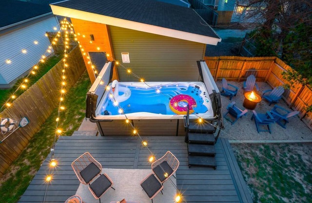 HotTub/Pool~Arcade Games~Fountain Sq~Great for groups~10 Min to Lucas Oil