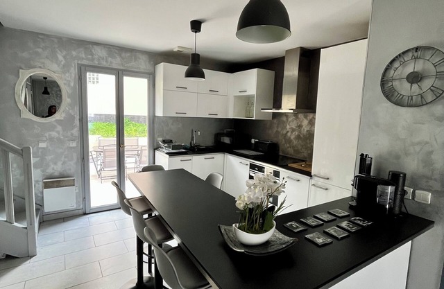 House 2 bedrooms/sleeps 6
