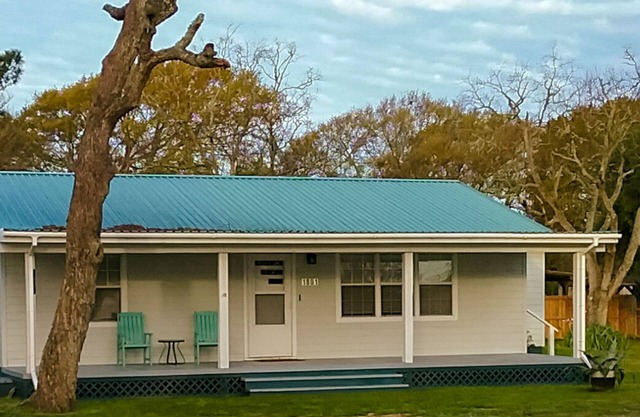 House, 2 Bedrooms, 1 Bath, (Sleeps 5)