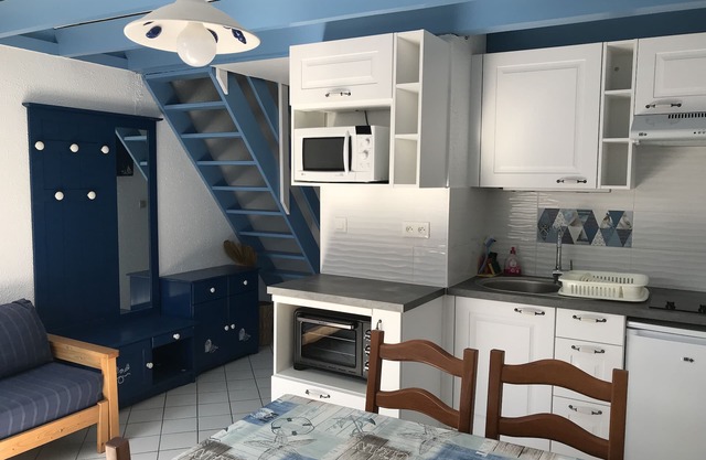 House, 3 rooms at 200m from the sea