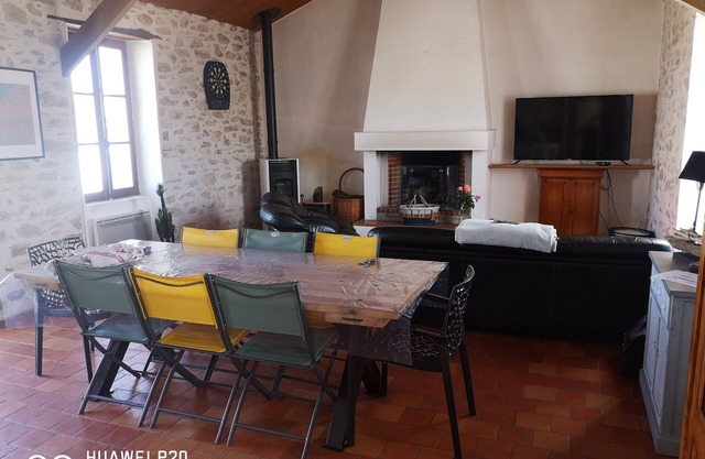 House 500 m from the beach of Luzeronde with heated swimming pool