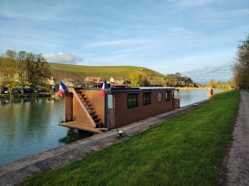 House Boat avec SPA naviguant en Champagne