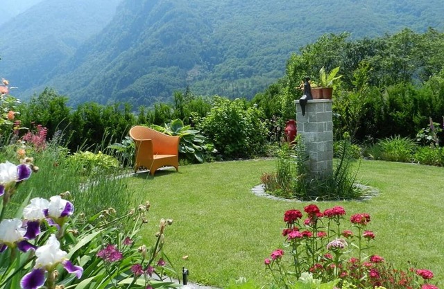 House by the waterfall with stunning view, surrounded by vineyards: A hidden gem