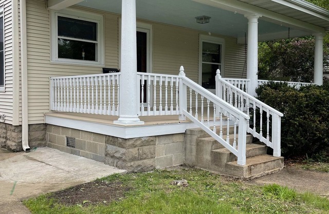 House close to Pine Lake and bike trails.