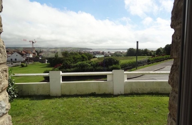 House: enclosed garden and terrace, magnificent sea view, 85 m2