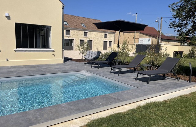 House-Exclusive-Ensuite-Pool view