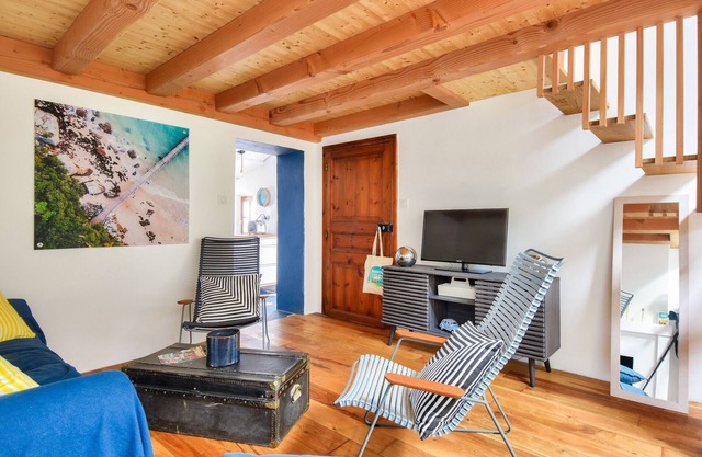 House for 2 adults - 4 children - 600m beach