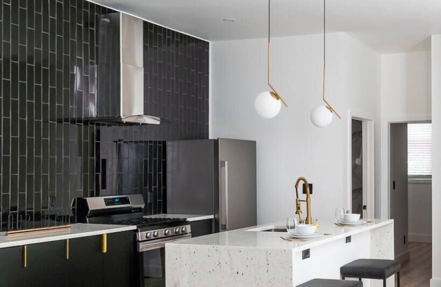 ★House for 4★Parking★Washer+Dryer★Patio★Walking Neighborhood