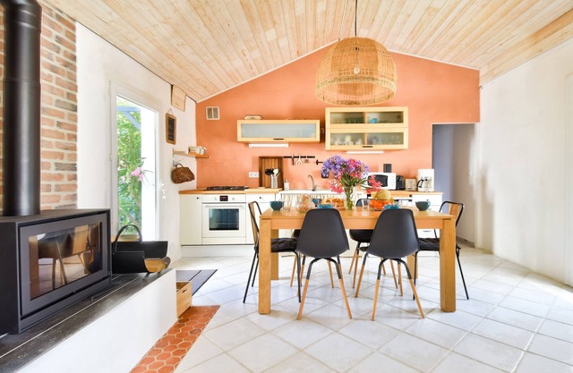 House for 7, 800m from sea, with garden