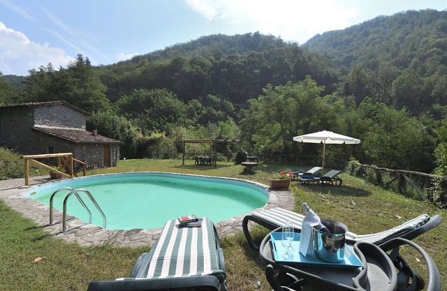 House for 4 people with private pool