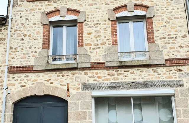 House 12 people