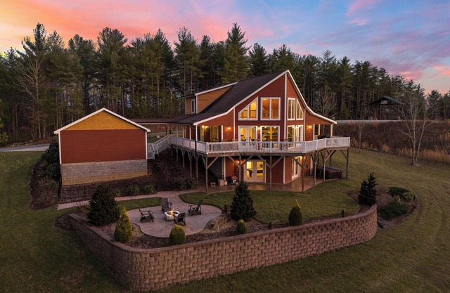 House Galini - Upscale, Outdoorsy Home with Great Amenities