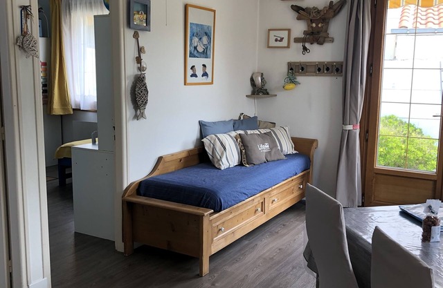 House in a cul-de-sac, BEACH 150 m away, garden, terrace, all on foot. Quiet!