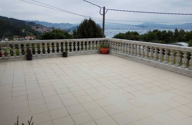 House in Moaña wide prox to beaches in rural area.