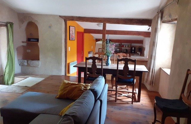House in quiet Drôme village, 2 bedrooms, 2-6 pers, pets welcome!