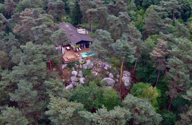 House in the forest 50km from Paris
