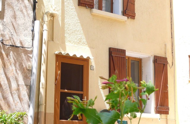 House in village 15 minutes from the sea