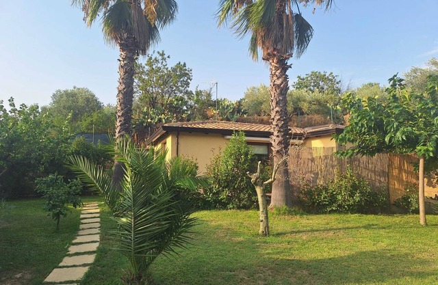 House in the green Sicilian countryside between Caltagirone and Piazza Armerina