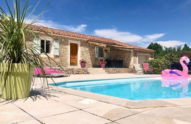 House La Luberonne Gordes Vaucluse Provence. Heated pool from May 15.