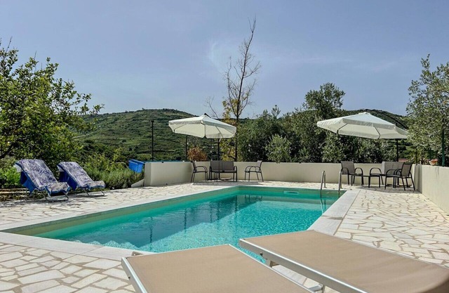 House of the Grapevine - Aurora