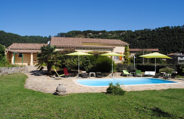House on one level, quiet, with garden and pool
