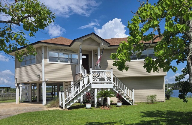 House on the back bay with a boat launch, two kayaks and a pedal boat on site!