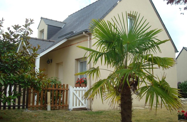 House on the heights of Dinard at 900 m from the beach in a quiet subdivision.