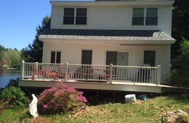 House on The Lake Is a peaceful getaway with beautful grounds with stonewalls
