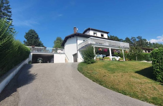 House overlooking Lake Vouglans