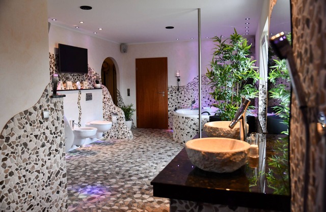 House Respirada NRW Wellness area, whirlpool, gym, sauna