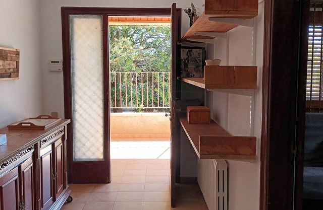 House Rural Tourism very close to Lleida, Swimming pool all year round. Barbecue.