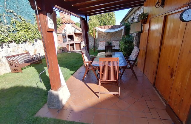 House Saleros for 8 people