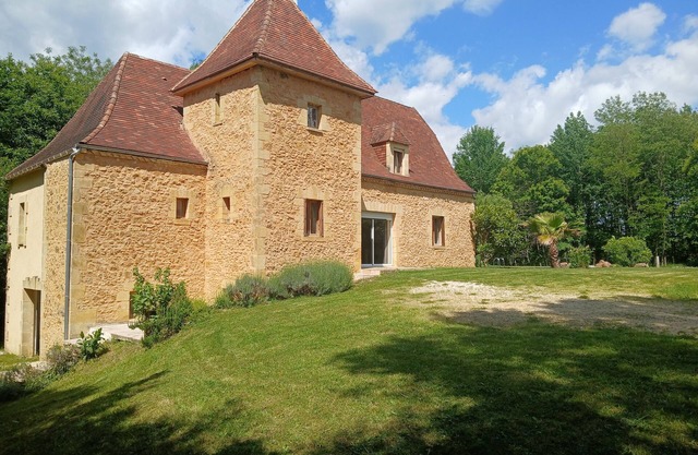 House sarlat en perigord with swimming pool and billiards animals accepted