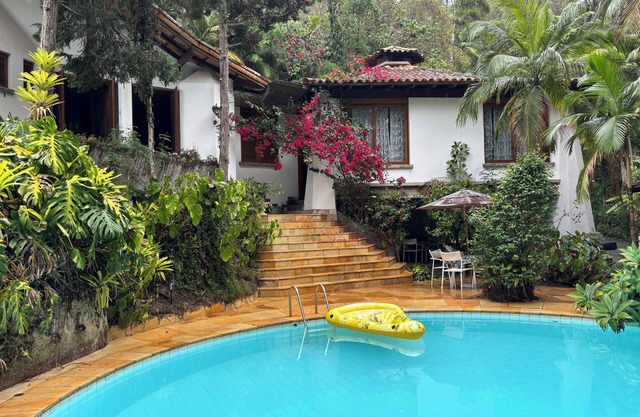 House Season Refugio Teresopolis, surrounded by forest, environmental protection area