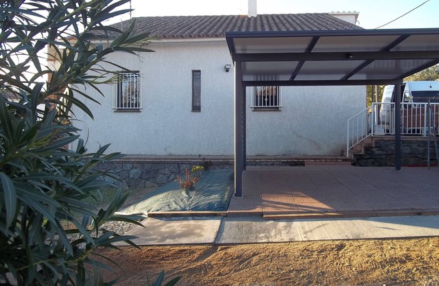 House up to 6 people with large garden