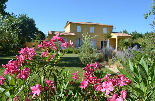 House/Villa - EYGUIERES